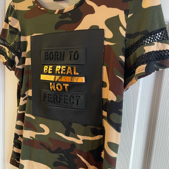 T-Shirt ( Medium). “ Born to be Real Not Perfect “ - Picture 2 of 5